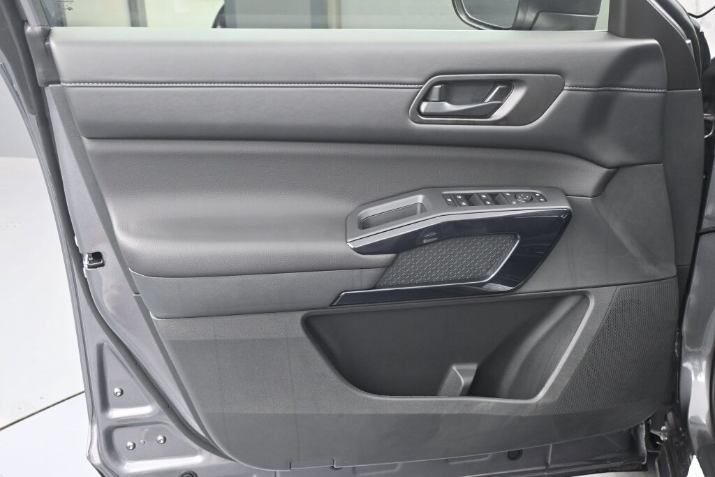 New 2026 Nissan Pathfinder SV w/ Cargo Package AWD/4WD image 9