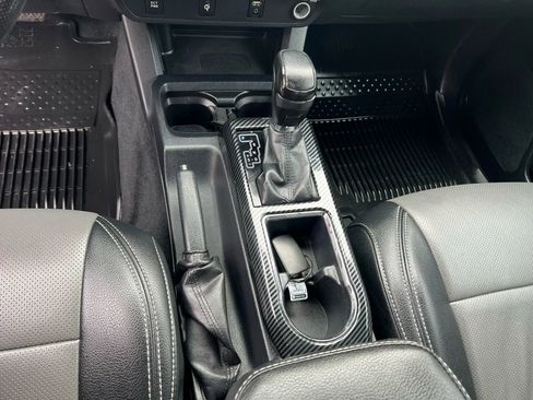 Used 2017 Toyota Tacoma TRD Off-Road image 14