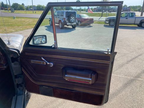 Used 1989 Jeep Grand Wagoneer AWD/4WD image 28