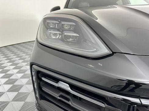 Certified 2024 Porsche Cayenne w/ Premium Package Plus (PFM) AWD/4WD image 9