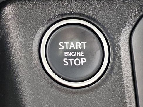 Used 2025 Land Rover Defender 110 S image 17