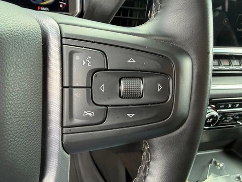 Used 2025 GMC Sierra 2500 SLT w/ SLT Convenience Package AWD/4WD image 18