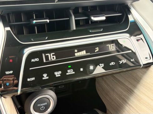 Used 2024 Toyota Venza Limited image 31