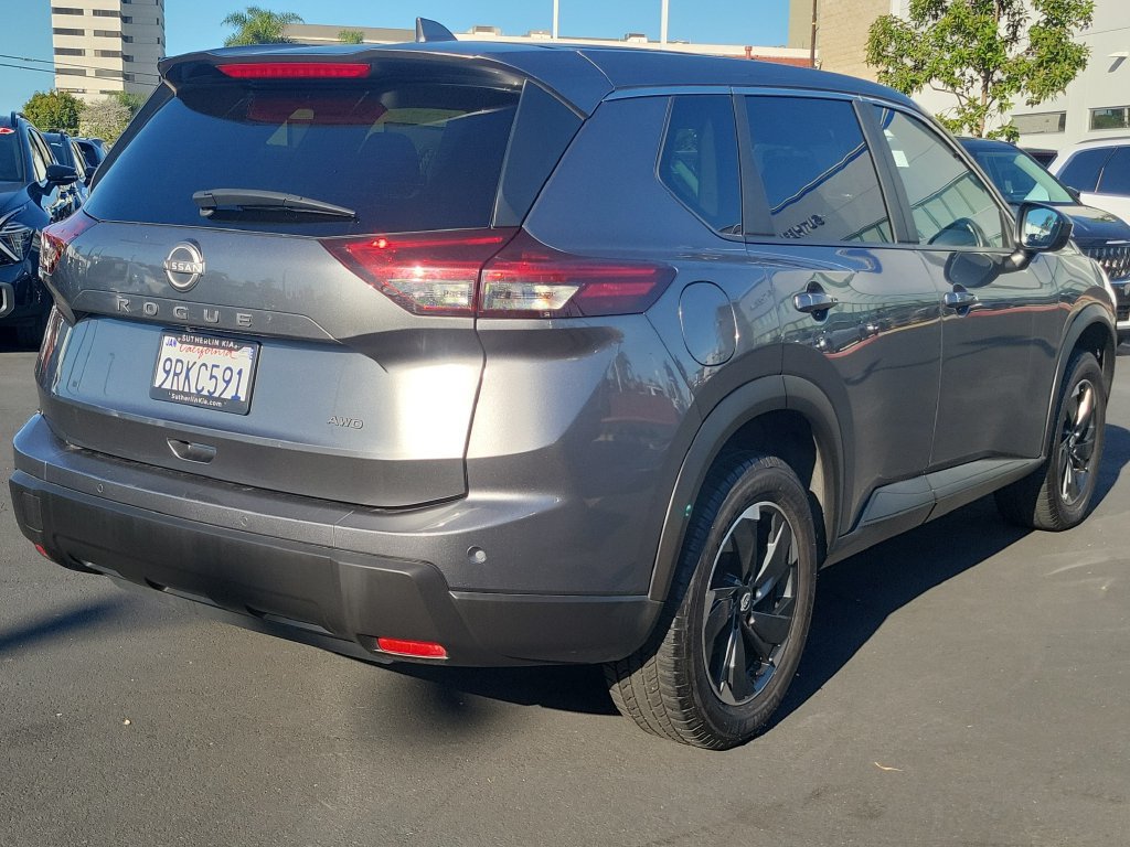 Used 2025 Nissan Rogue SV AWD/4WD image 6