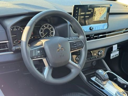 New 2026 Mitsubishi Outlander ES image 14