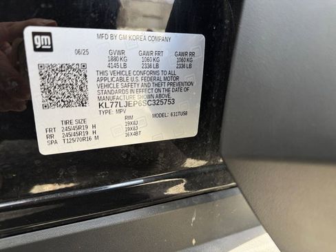 Used 2025 Chevrolet Trax RS w/ Sunroof Package FWD image 17