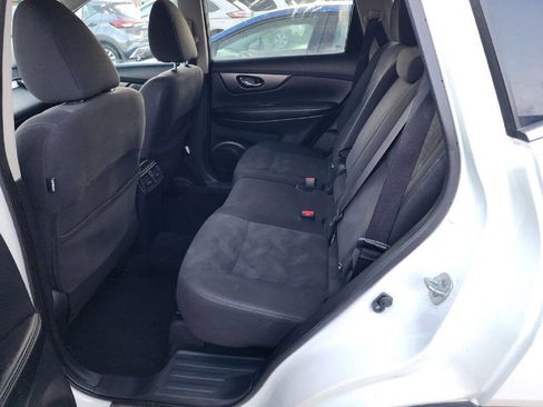 Used 2016 Nissan Rogue SV w/ SV Premium Package image 10