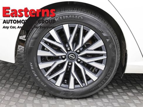 Used 2025 Nissan Altima 2.5 SV FWD image 30