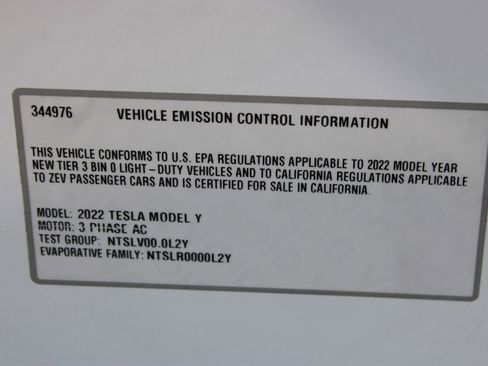 Used 2022 Tesla Model Y Long Range AWD/4WD image 31