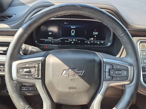 Used 2024 Chevrolet Suburban Z71 w/ Luxury Package AWD/4WD image 16