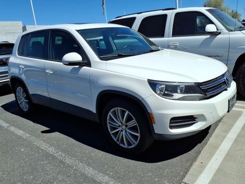 Used 2013 Volkswagen Tiguan S image 2