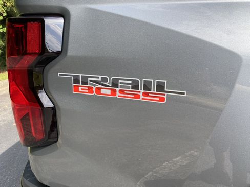 Used 2026 Chevrolet Colorado Trail Boss AWD/4WD image 39