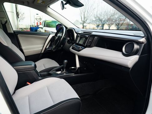 Used 2018 Toyota RAV4 XLE image 24