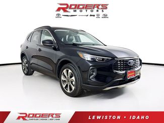 Used 2025 Ford Escape Platinum video 1