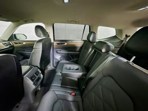 Used 2024 Volkswagen Atlas SE image 28