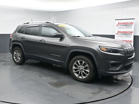Used 2019 Jeep Cherokee Latitude Plus w/ Comfort/Convenience Group AWD/4WD image 2