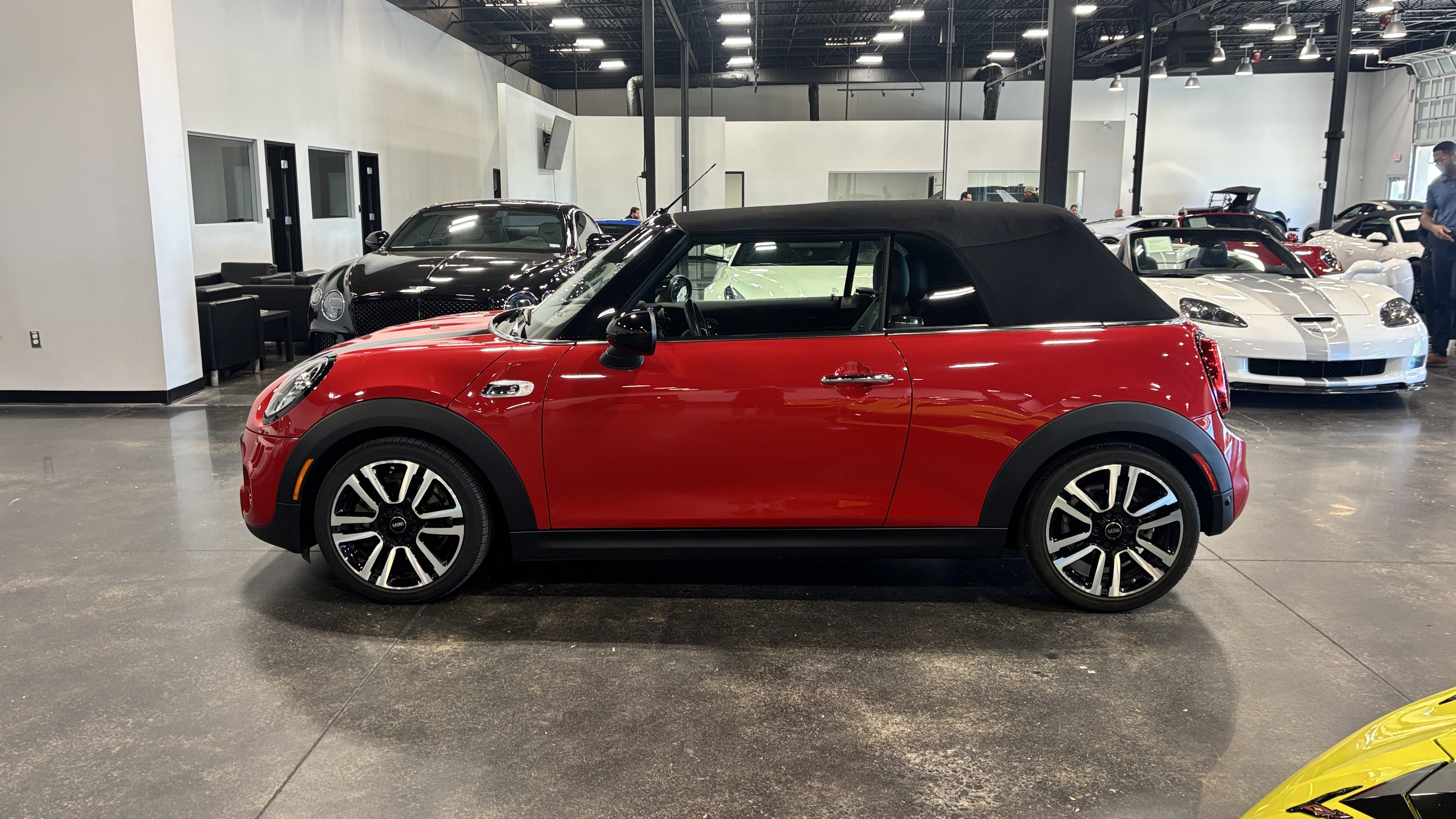 Used 2019 MINI Cooper S w/ Premium Package FWD image 4