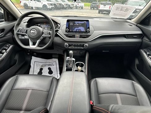 Used 2025 Nissan Altima 2.5 SR FWD image 12