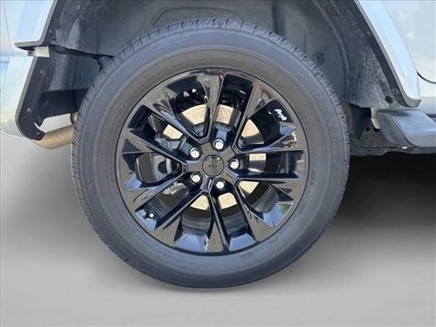 Used 2022 Jeep Wrangler Unlimited Sahara AWD/4WD image 26