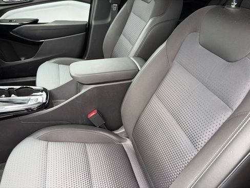 Used 2025 Chevrolet Trax LT w/ LT Convenience Package FWD image 8