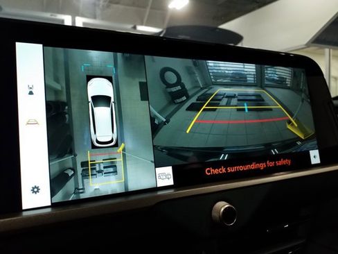 Used 2025 Toyota Crown Signia w/ Advanced Technology Package image 10