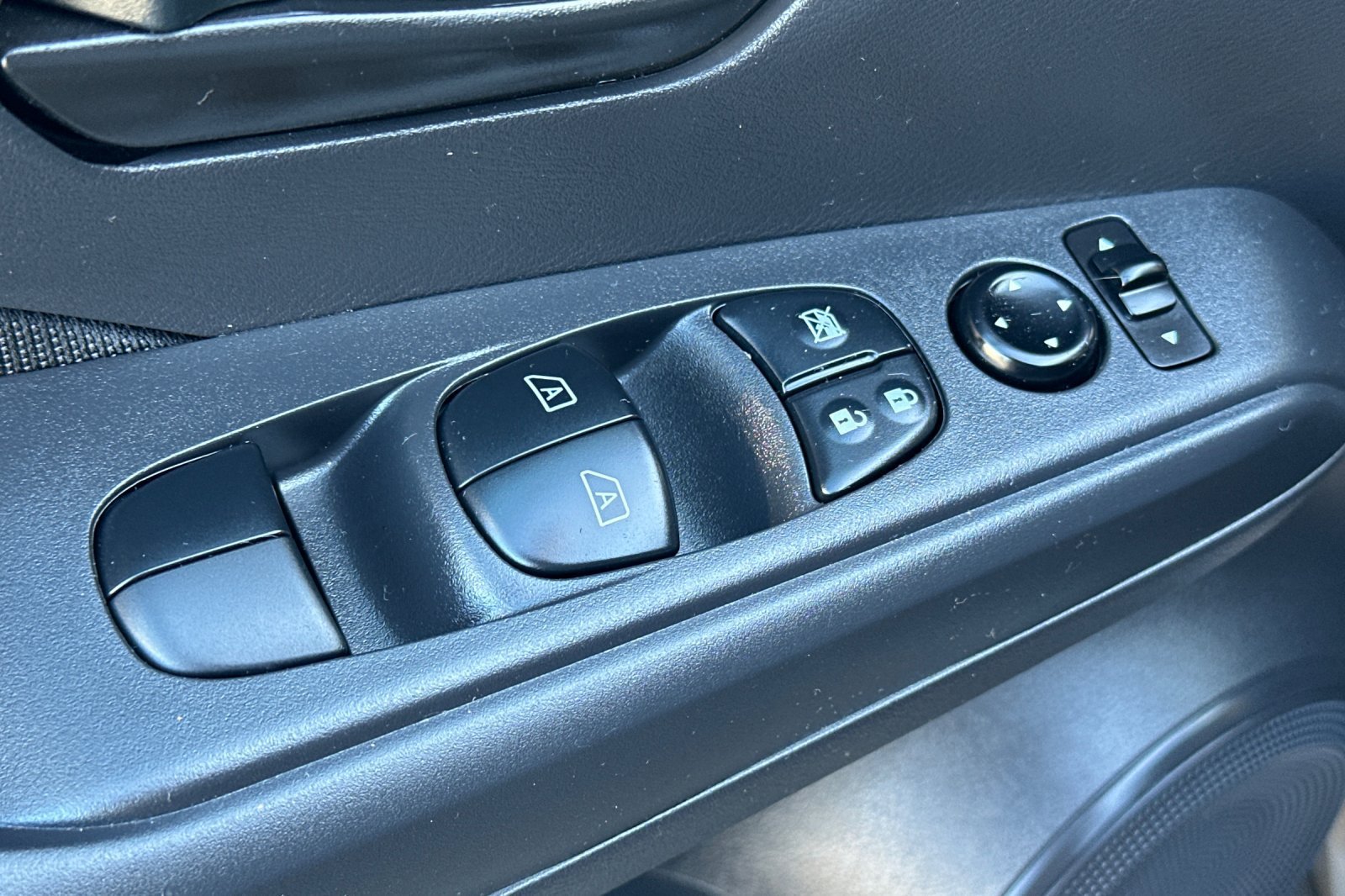 Used 2025 Nissan Kicks Play S FWD image 14
