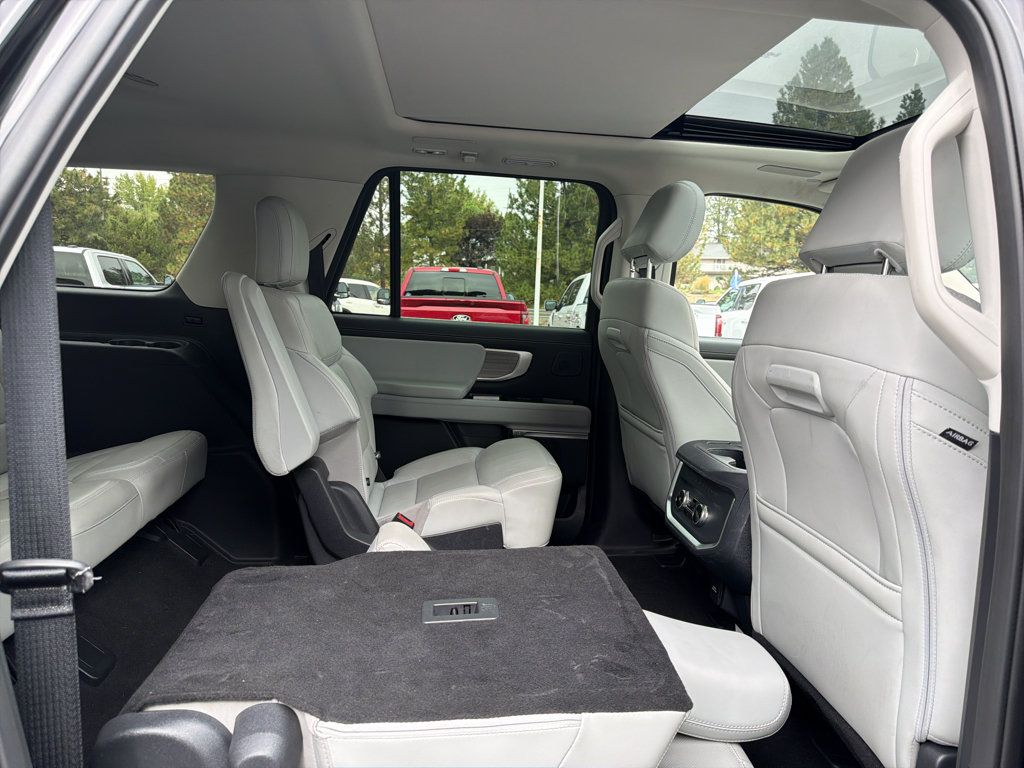 Used 2025 Ford Expedition Max Platinum w/ Driver's Package AWD/4WD image 10
