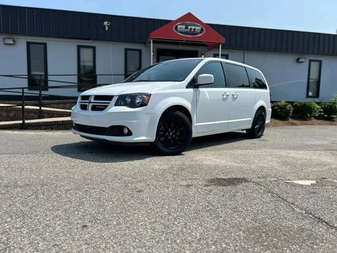 Used 2020 Dodge Grand Caravan GT image 2