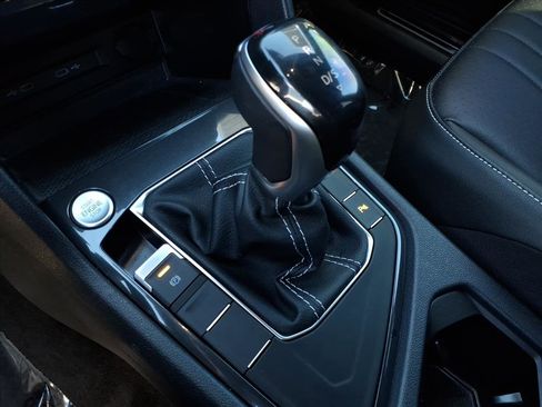 Certified 2022 Volkswagen Tiguan SE R-Line image 33