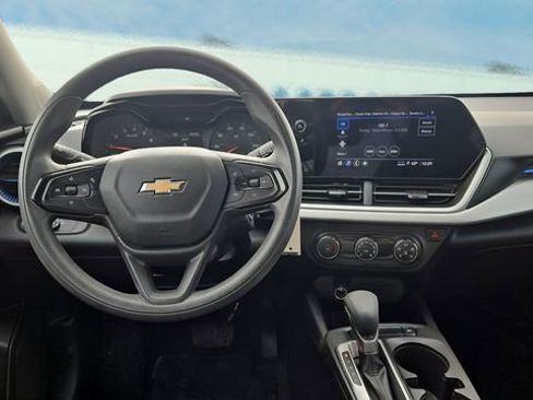 Certified 2024 Chevrolet Trax LS image 9