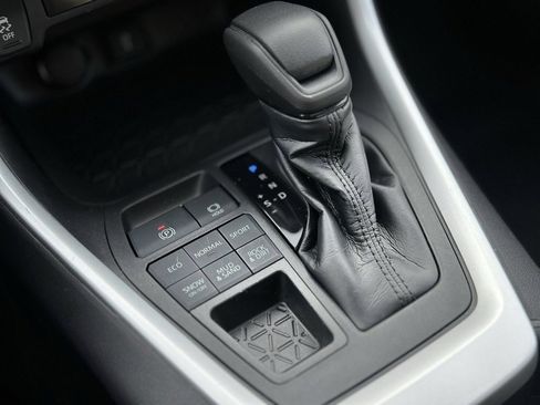 Used 2020 Toyota RAV4 XLE image 17