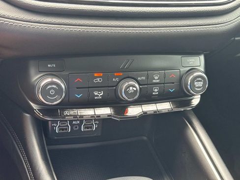 Used 2022 Dodge Durango SXT w/ Anodized Platinum Package RWD image 32
