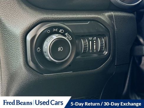 Used 2022 Jeep Wrangler Unlimited Sahara w/ LED Lighting Group AWD/4WD image 15
