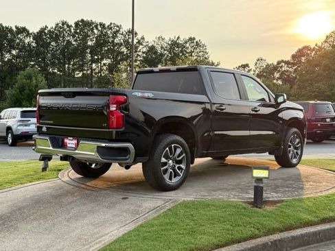 Used 2023 Chevrolet Silverado 1500 LT AWD/4WD image 7