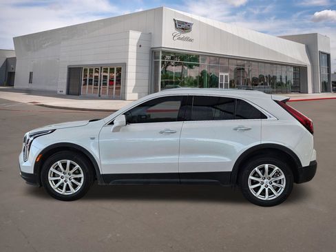 Used 2023 Cadillac XT4 Luxury w/ Cold Weather Package FWD image 3