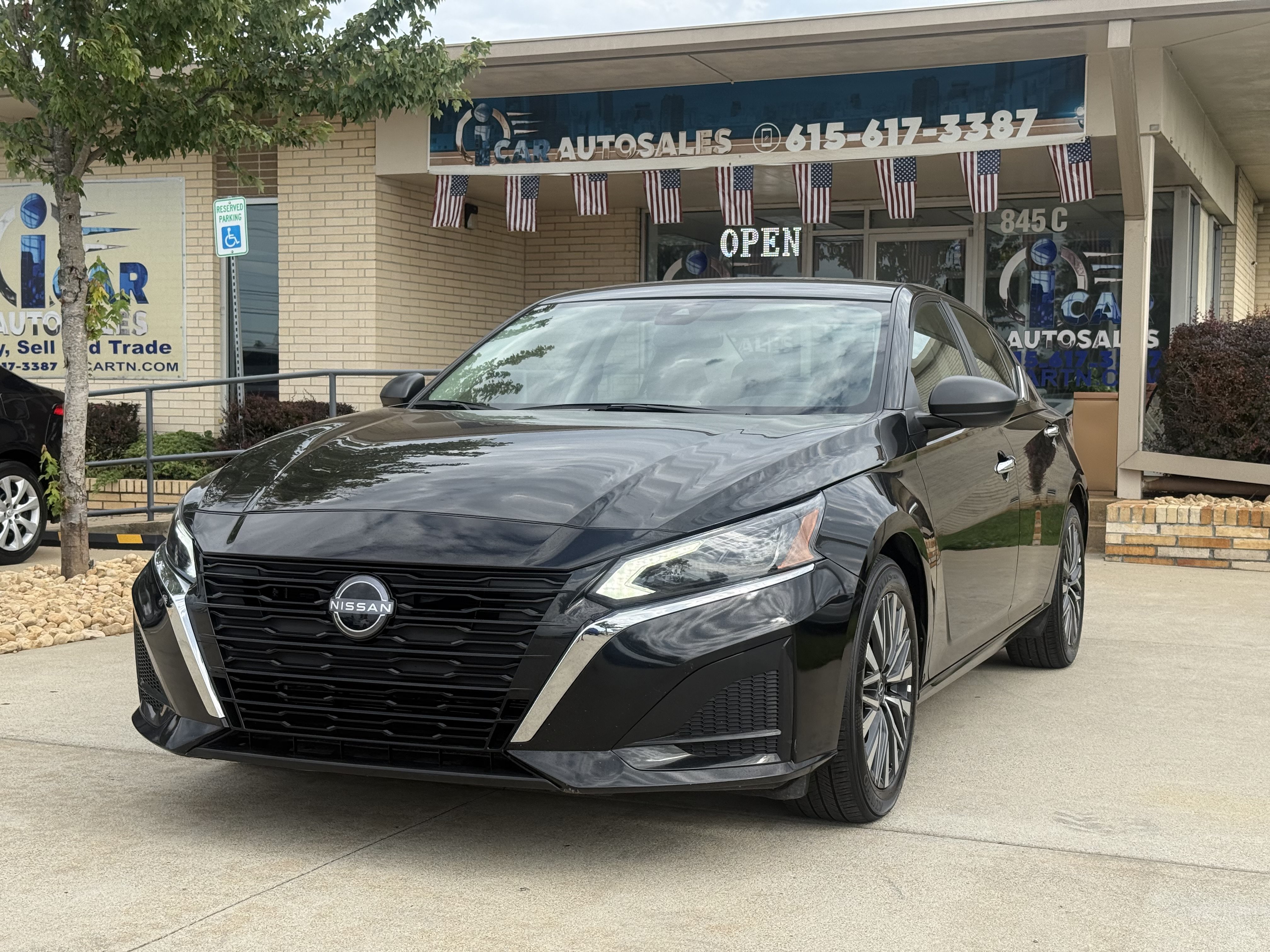 Used 2025 Nissan Altima 2.5 SV FWD image 1