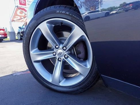 Used 2017 Dodge Challenger R/T image 10