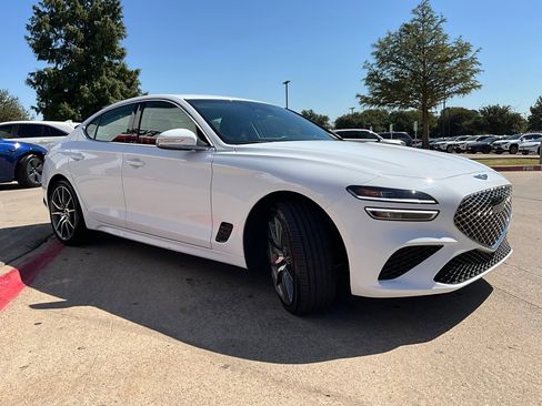 Used 2025 Genesis G70 2.5T image 5