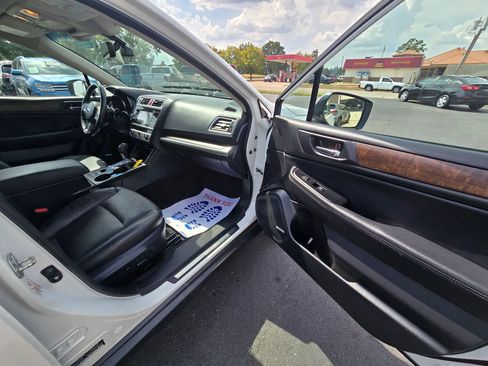 Used 2017 Subaru Outback 3.6R Limited AWD/4WD image 25