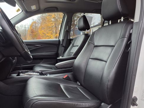 Used 2022 Honda Pilot Touring image 6