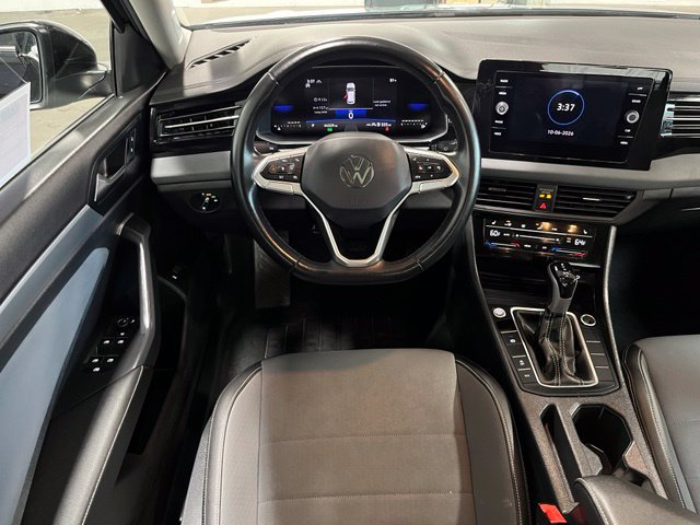 Used 2025 Volkswagen Jetta SE FWD image 18