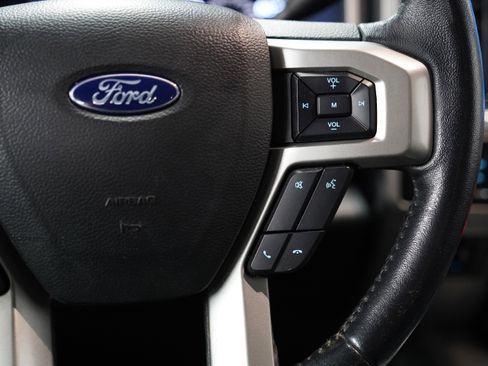 Used 2022 Ford F250 Lariat w/ Black Appearance Package image 17