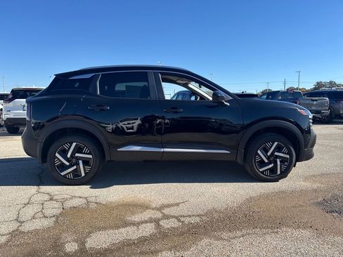 New 2026 Nissan Kicks SV image 7