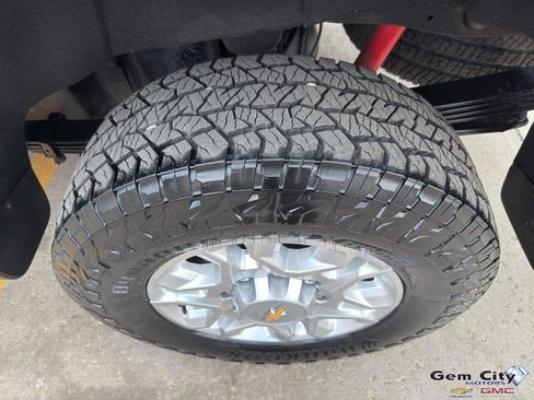 Used 2024 Chevrolet Silverado 2500 LTZ w/ LTZ Convenience Package image 9