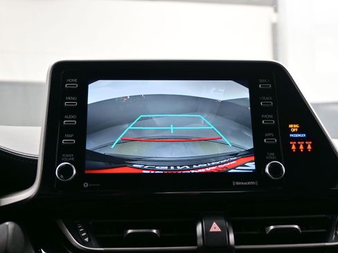 Used 2021 Toyota C-HR LE FWD image 17