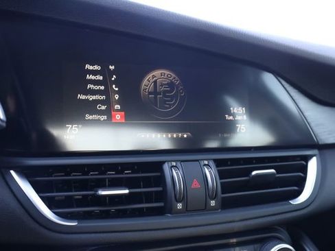 Used 2018 Alfa Romeo Giulia AWD image 17