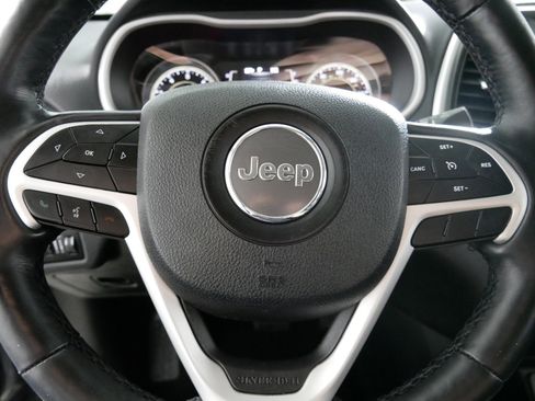 Used 2018 Jeep Cherokee Latitude Plus w/ Cold Weather Group image 25