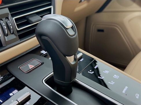 New 2026 Porsche Macan image 19