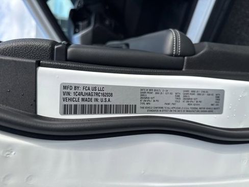 Certified 2024 Jeep Grand Cherokee Altitude image 32