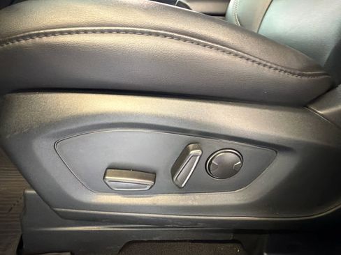 Used 2023 Ford Explorer XLT w/ Equipment Group 202A RWD image 17